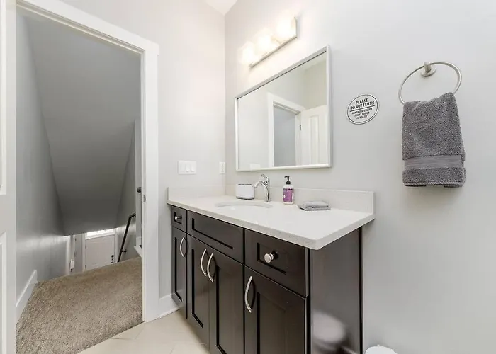 Stadiumview Villa: Pet-friendly 4br With Vistas Holiday home