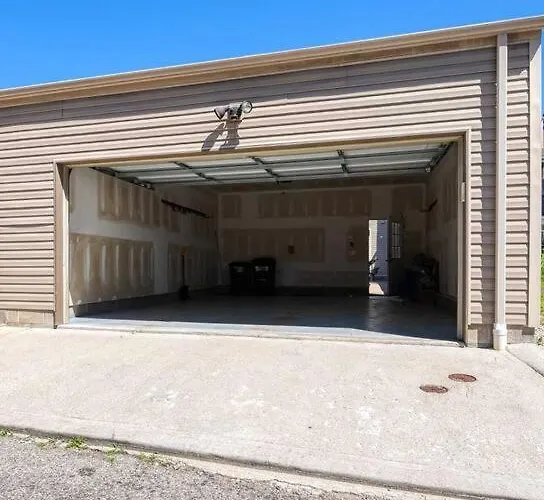 Holiday home Stadiumview Villa: Pet-friendly 4br With Vistas