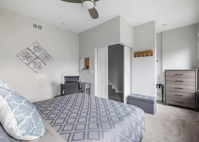 Stadiumview Villa: Pet-friendly 4br With Vistas Holiday home *