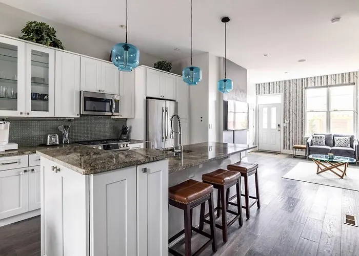 Stadiumview Villa: Pet-friendly 4br With Vistas